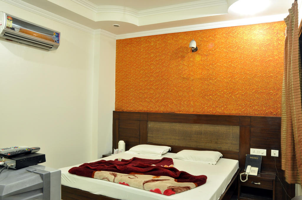 Hotel Rossette-500 Mtr From Railway Station New Delhi