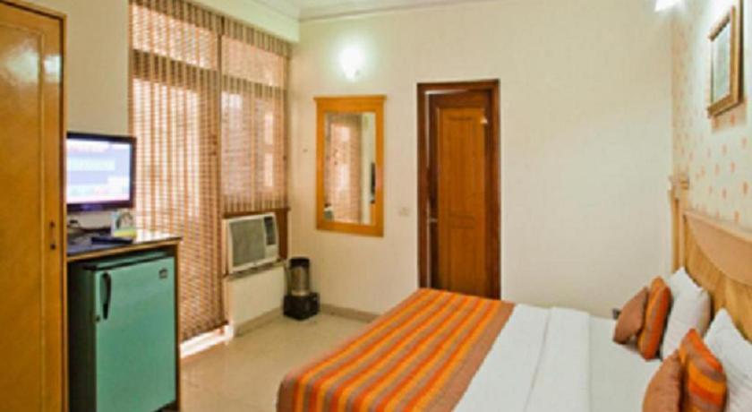 Hotel Rossette-500 Mtr From Railway Station