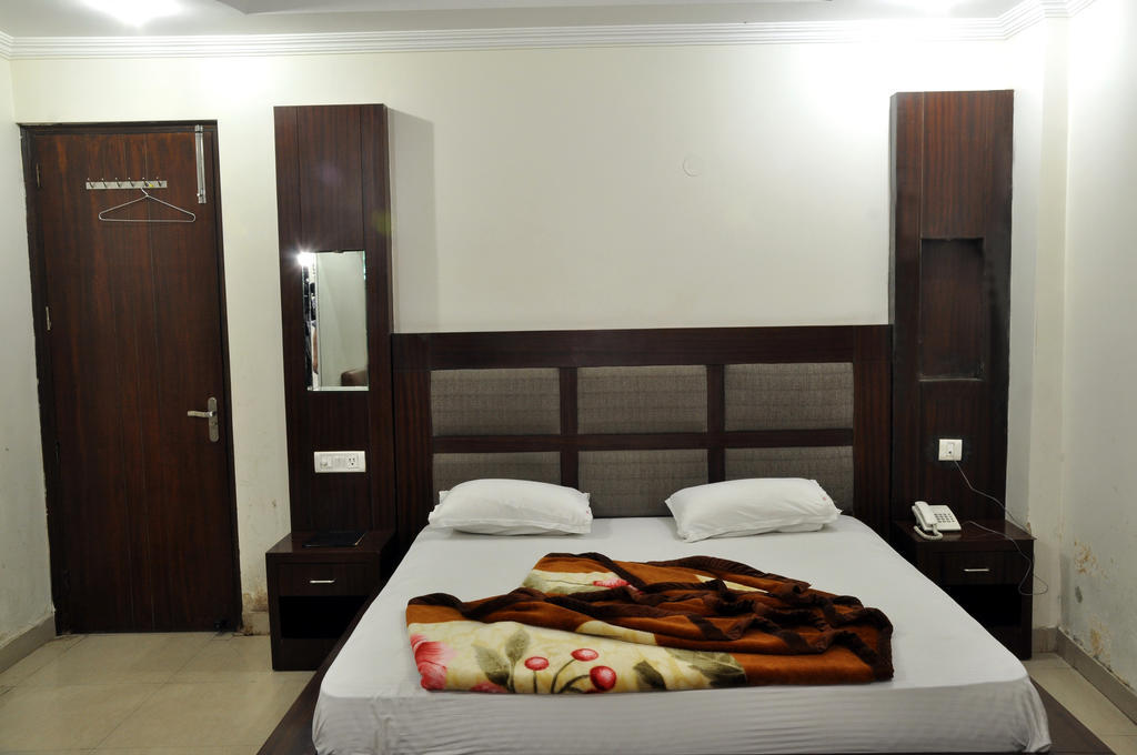 Rossette-500 Mtr From Railway Station Hotel