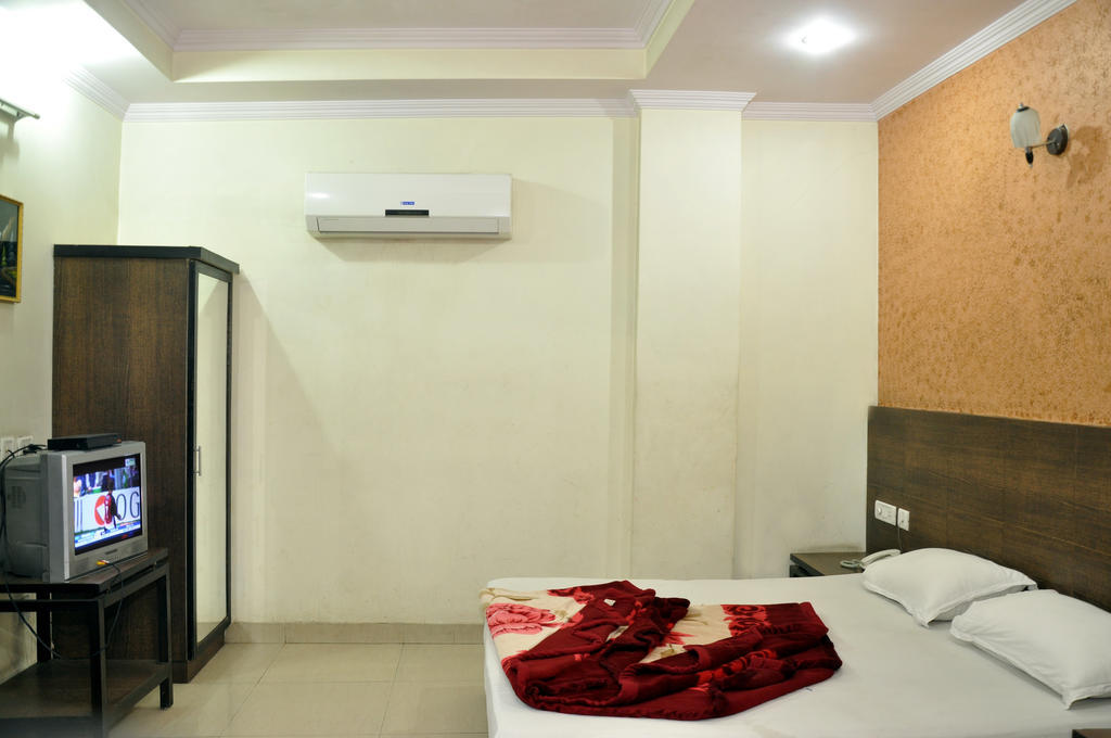 Hotel Rossette-500 Mtr From Railway Station 3*