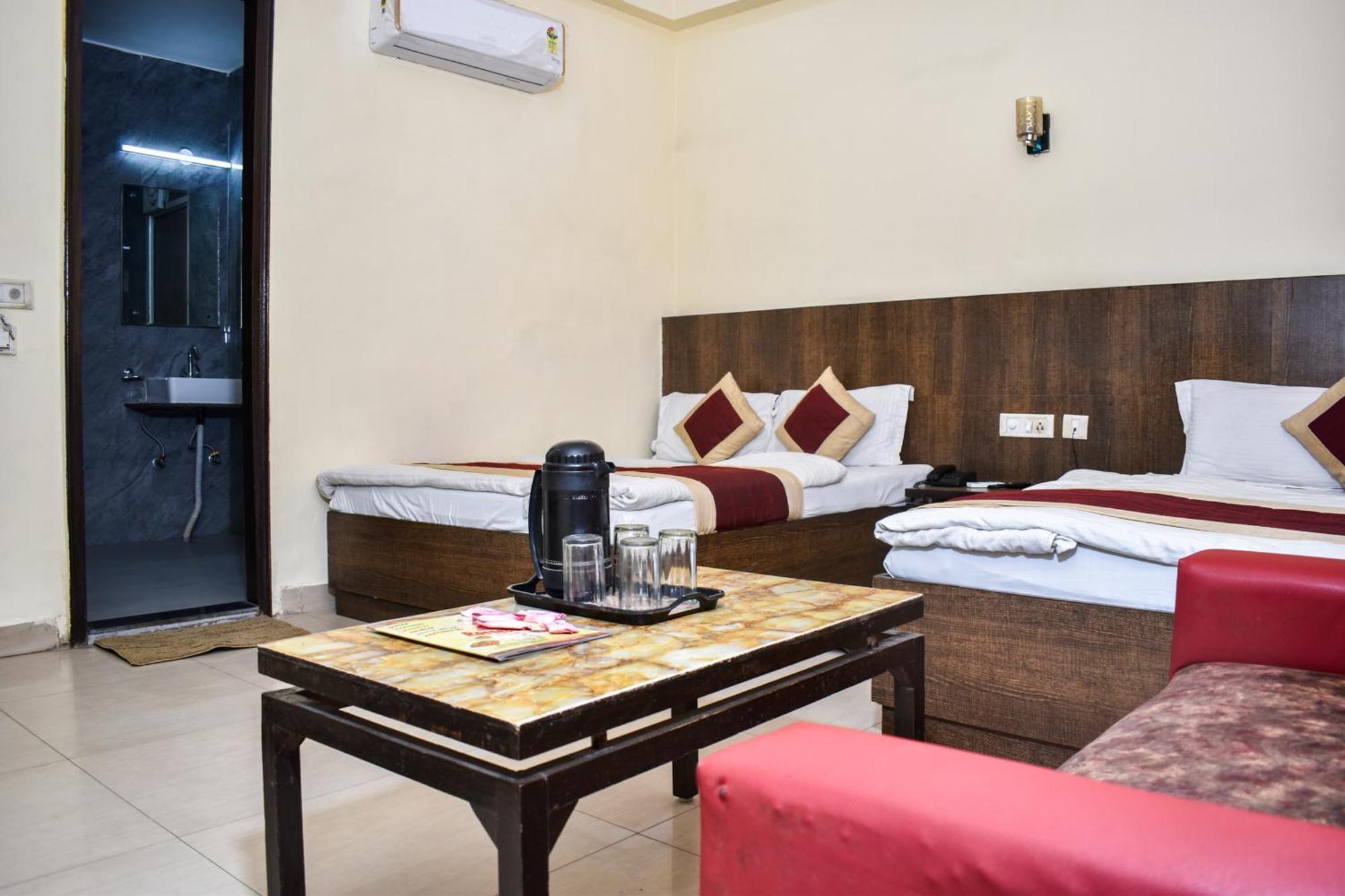 Rossette-500 Mtr From Railway Station New Delhi
