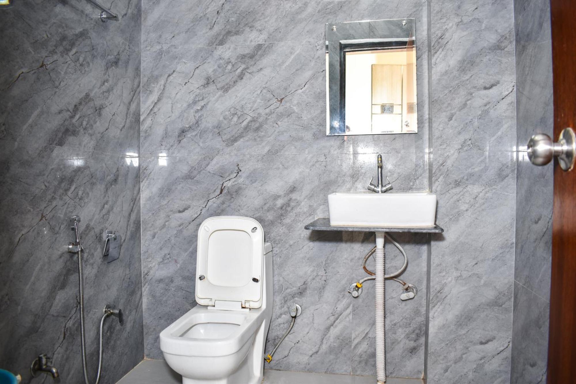 Rossette-500 Mtr From Railway Station Hotel New Delhi