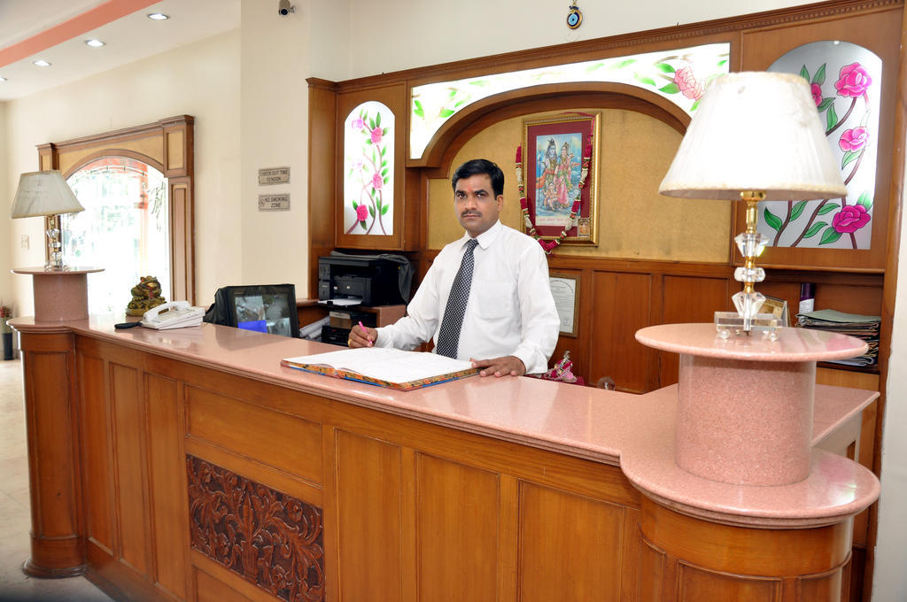 Hotel Rossette-500 Mtr From Railway Station 3*