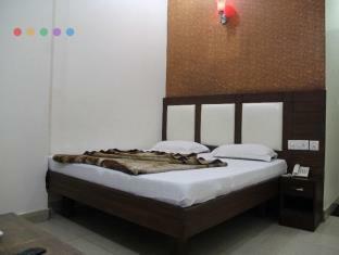 Rossette-500 Mtr From Railway Station 3*
